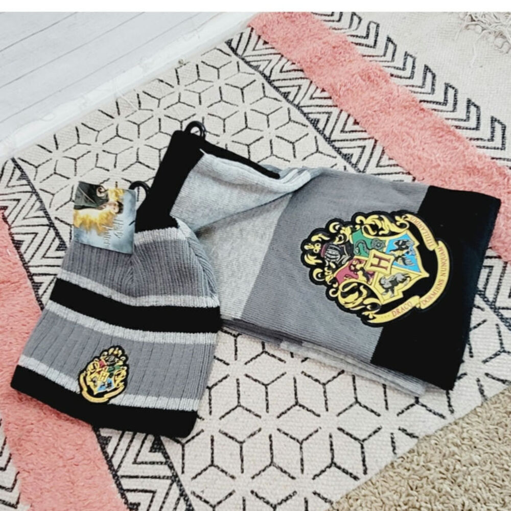 HARRY POTTER HOGWARTS CREST KNIT BEANIE & SCARF COMBO, YOUTH SET